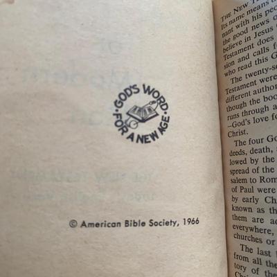 LOT 221 M: Holy Mass Communion Set