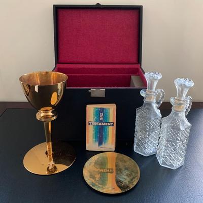 LOT 221 M: Holy Mass Communion Set