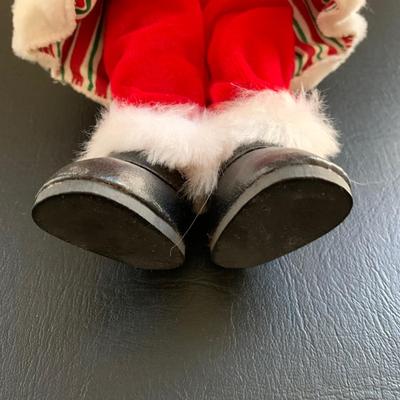 LOT 222 M: Annalee Mobilitee Friar Doll & 2005 Santa Doll