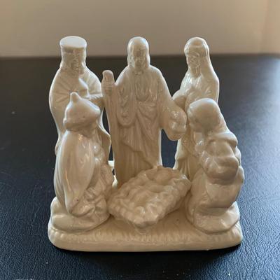 LOT 225 M: Nativity Sets Collection