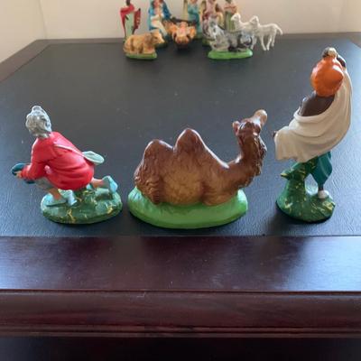 LOT 225 M: Nativity Sets Collection