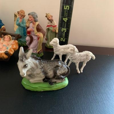 LOT 225 M: Nativity Sets Collection