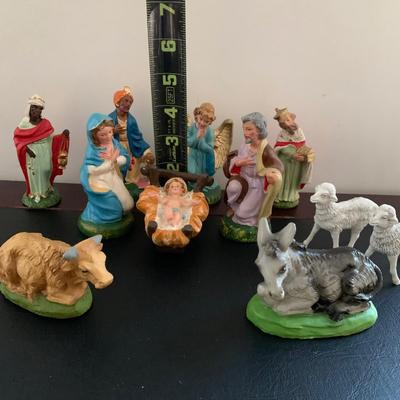 LOT 225 M: Nativity Sets Collection