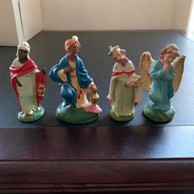 LOT 225 M: Nativity Sets Collection