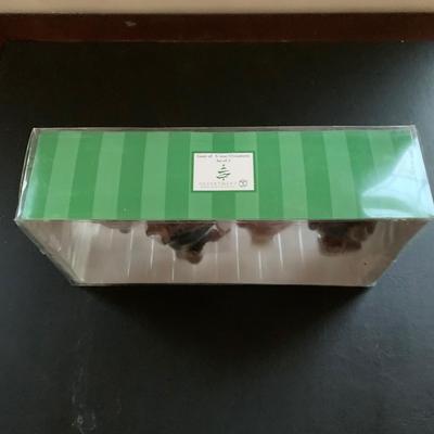 LOT 226 M: Department 56 Ghost Of X'mas Ornament Set & Dickens Village Series "Gad's Hill Place"