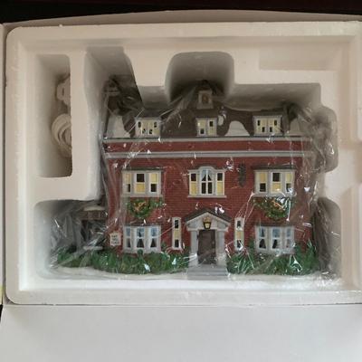 LOT 226 M: Department 56 Ghost Of X'mas Ornament Set & Dickens Village Series "Gad's Hill Place"