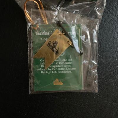 LOT 226 M: Department 56 Ghost Of X'mas Ornament Set & Dickens Village Series "Gad's Hill Place"