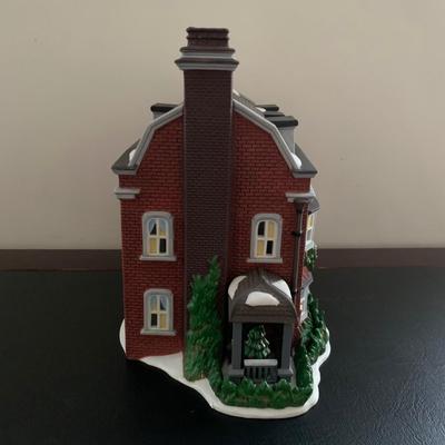 LOT 226 M: Department 56 Ghost Of X'mas Ornament Set & Dickens Village Series "Gad's Hill Place"