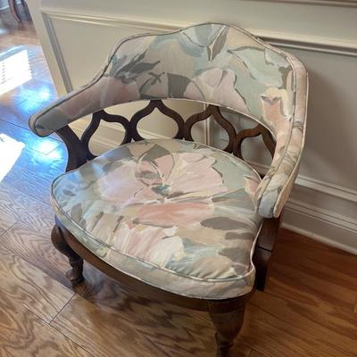 Beautiful Barrel Style Lounge or Reading Chair