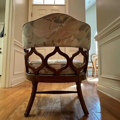 Beautiful Barrel Style Lounge or Reading Chair