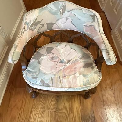 Beautiful Barrel Style Lounge or Reading Chair