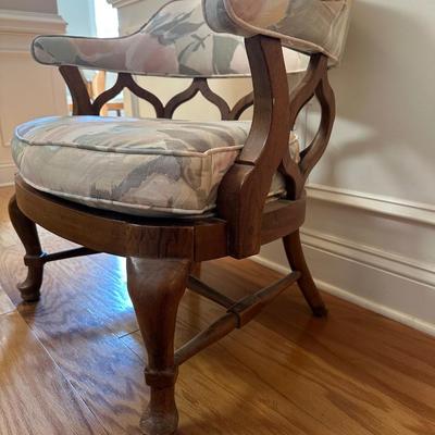 Beautiful Barrel Style Lounge or Reading Chair