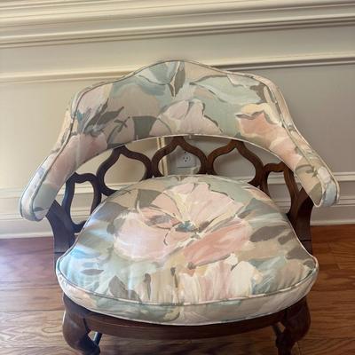 Beautiful Barrel Style Lounge or Reading Chair
