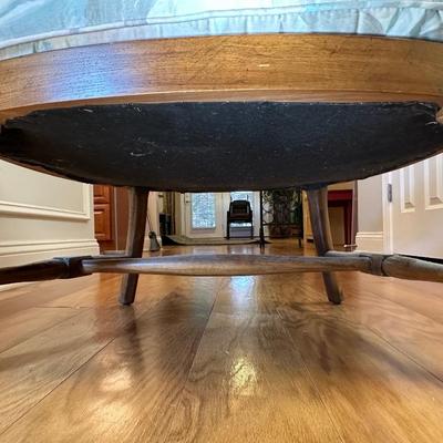 Beautiful Barrel Style Lounge or Reading Chair