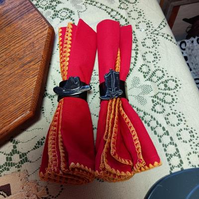 WESTERN THEME DINNER TABLE ITEMS