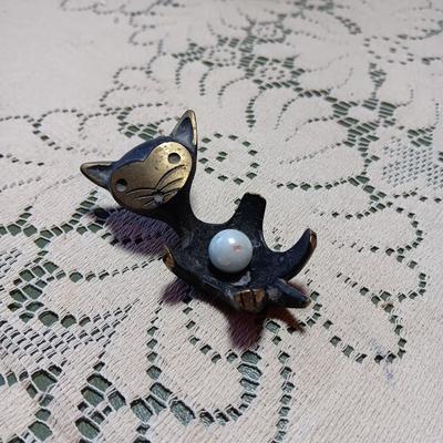 SUPER CUTE CAST IRON PIG AND CAT GUM HOLDER