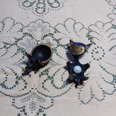 SUPER CUTE CAST IRON PIG AND CAT GUM HOLDER