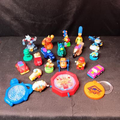A GOOD ASSORTMENT OF EARLY KIDS MEAL TOYS