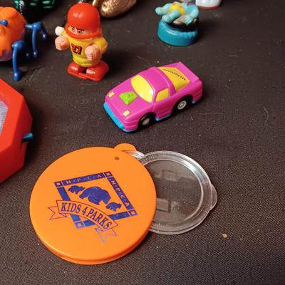 A GOOD ASSORTMENT OF EARLY KIDS MEAL TOYS