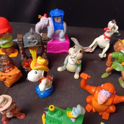 A COLLECTION OF EARLY KIDS MEAL TOYS