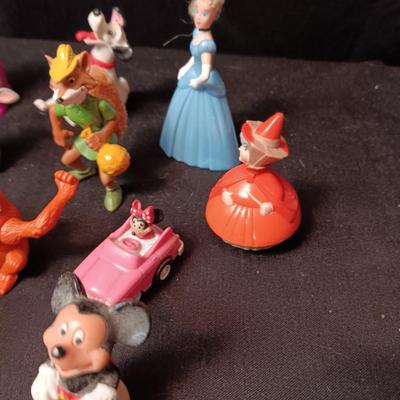 A COLLECTION OF EARLY KIDS MEAL TOYS