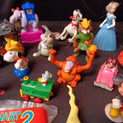 A COLLECTION OF EARLY KIDS MEAL TOYS