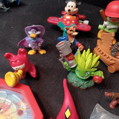 A COLLECTION OF EARLY KIDS MEAL TOYS