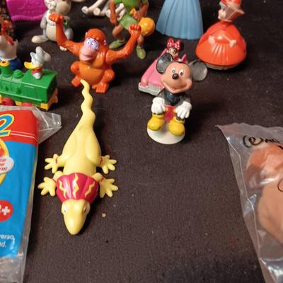 A COLLECTION OF EARLY KIDS MEAL TOYS