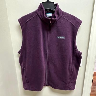 Men’s Columbia Vests and Pullover Sweaters