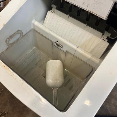 BOSTON PRODUCTS PORTABLE ICE MAKER