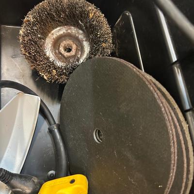 DEWALT HEAVY DUTY GRINDER