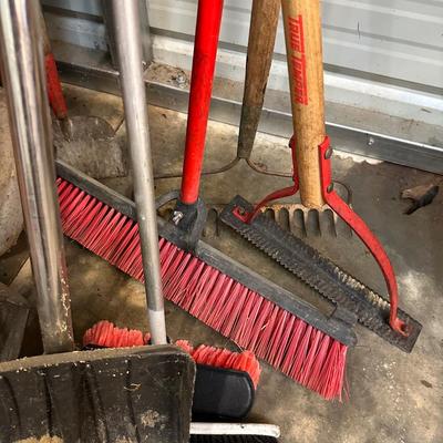 GARDEN TOOL LOT