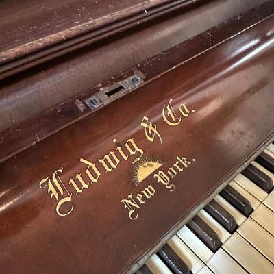 LEDWIG PIANO