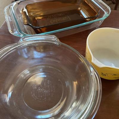 Sale Photo Thumbnail #459: COFFEE TABLE/MISC GLASSWARE LOT AS PICTURED 