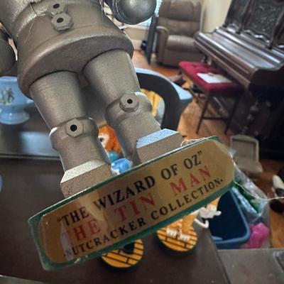 WIZARD OF OZ COLLECTABLE LOT
