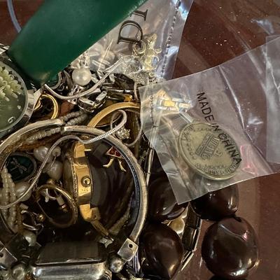COSTUME JEWELRY LOT