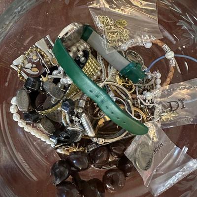 COSTUME JEWELRY LOT
