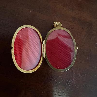 14K GOLD LOCKET