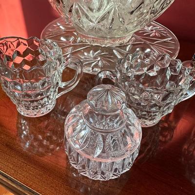 CLEAR GLASSWARE LOT