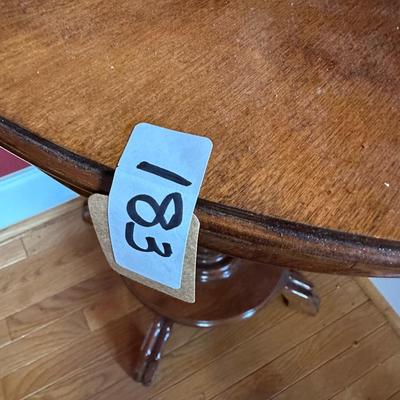 ROUND ACCENT TABLE