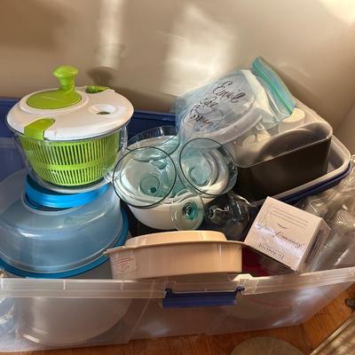 MISC KITCHEN PLASTIC LOT