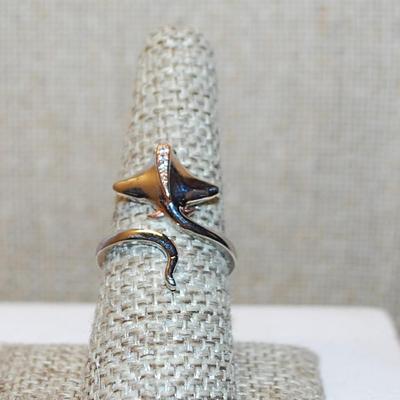 Size 9 Marked .925 "Sting Ray" Ring with a Rose Gold Stone-Accented Spine on a Silver Open Band (2.8g)