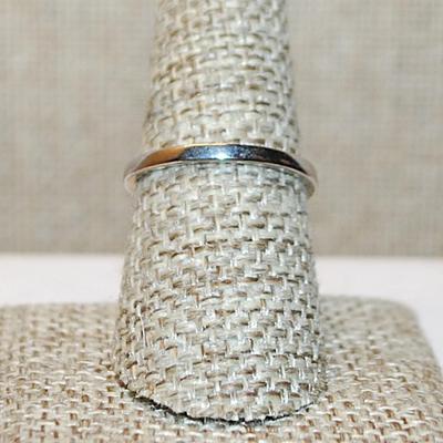 Size 9 Marked .925 "Sting Ray" Ring with a Rose Gold Stone-Accented Spine on a Silver Open Band (2.8g)