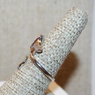 Size 9 Marked .925 "Sting Ray" Ring with a Rose Gold Stone-Accented Spine on a Silver Open Band (2.8g)