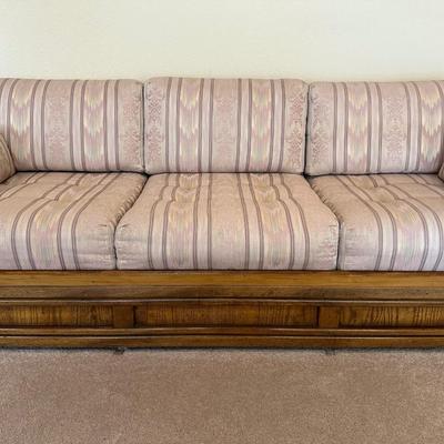 QUALITY SOFA IN GREAT CONDITION