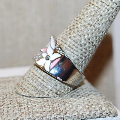 Size 10 ½ PINK & WHITE Enamel Design Flowers Ring with a Solid Silver Tone Band (8.7g)