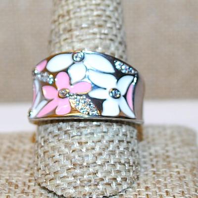 Size 10 ½ PINK & WHITE Enamel Design Flowers Ring with a Solid Silver Tone Band (8.7g)
