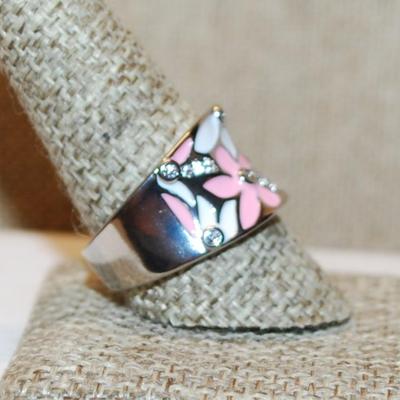 Size 10 ½ PINK & WHITE Enamel Design Flowers Ring with a Solid Silver Tone Band (8.7g)
