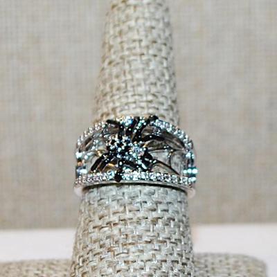 Size 8 BLACK SPIDER Ring with Bright Clear Stone Accents on a Hollowed Web Style Band (4,9g)