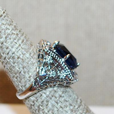 Size 7 Marked .925 Large DEEP BLUE Rectangle Stone Ring on a Silver Open-Grid Band (5.2g)